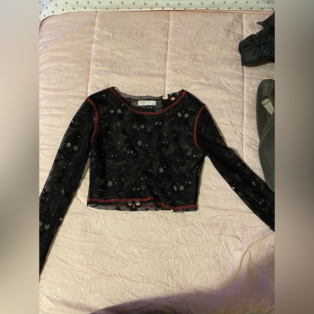 mesh long sleeve with skull designs and red border